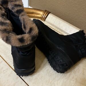 totes Black Winter Boots with Brown Faux Fur